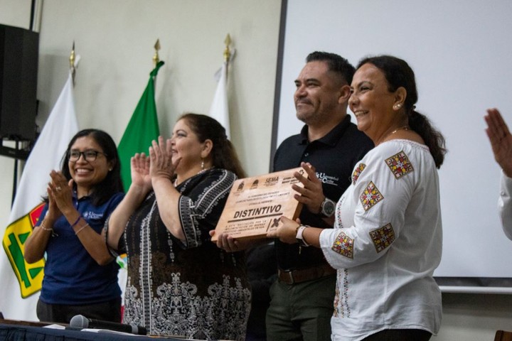 Recibe Unicaribe Distintivo  del “Sistema de Manejo Ambiental”