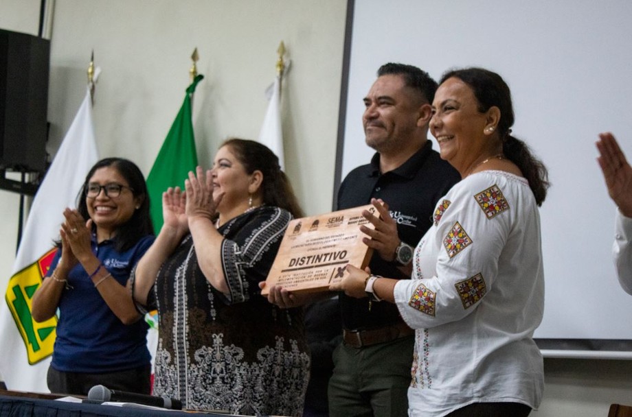 Recibe Unicaribe Distintivo  del “Sistema de Manejo Ambiental”