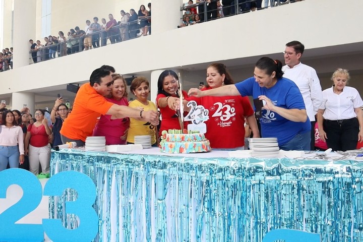 Con gran fiesta celebra la Universidad del Caribe su 23 Aniversario