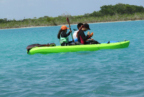 Estudiantes de Ingeniería Ambiental de Unicaribe realizan monitoreos geohidrológicos en Bacalar