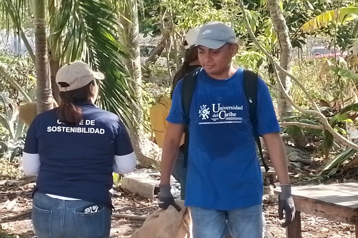 Mejora Universidad del Caribe su entorno con programa “Barrio en Marcha”