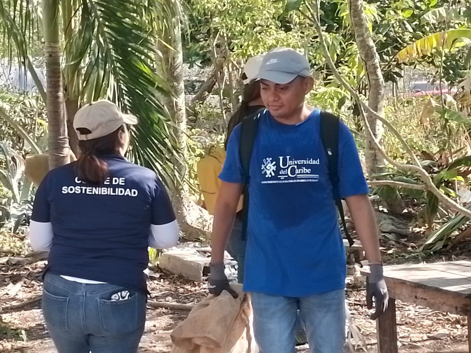 Mejora Universidad del Caribe su entorno con programa “Barrio en Marcha”