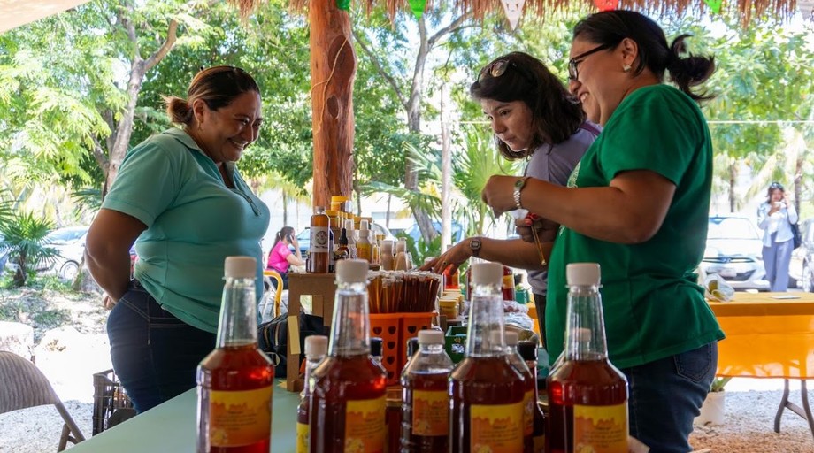 La Unicaribe promueve el comercio justo y cuidado ambiental con el consumo local