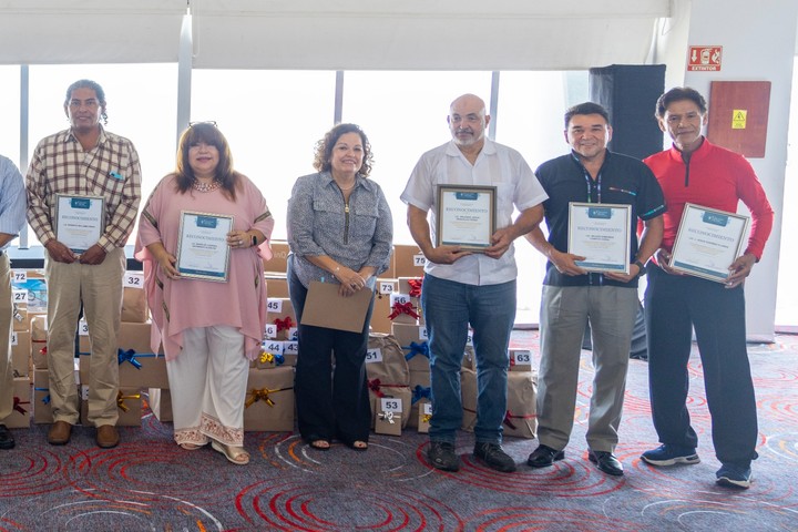 Universidad del Caribe reconoce la labor docente en la formación integral de su estudiantado