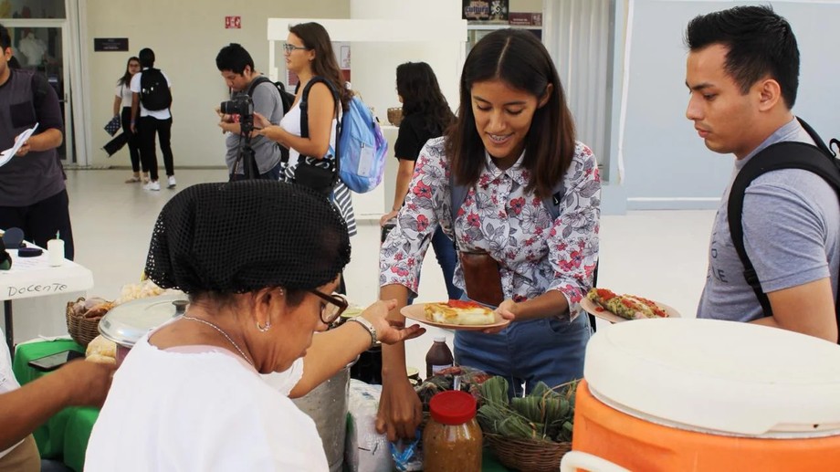 Celebran en la unicaribe el 8º aniversario del tianguis del mayab