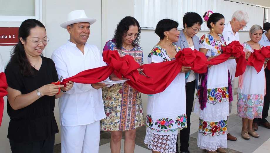 Autoridades de la universidad sun yat sen inauguran el aula confucio de la unicaribe