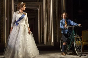 Proyectara Unicaribe “The Audience”,  desde el Teatro Nacional de Londres