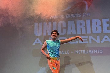 Las estrellas de la Unicaribe "brillan" en el Teatro 8 de Octubre