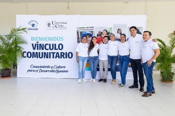Ana Paty Peralta reconoce a la Unicaribe por el XV aniversario de Vínculo Comunitario